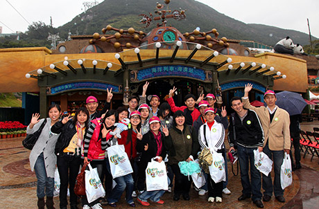 Photo 3: The guests first went to the Waterfront Station for a 3-minute ride on the Ocean Express, which went into operation in September, 2009.