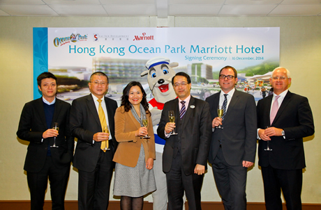 (From left) Mr. Lester Lam and Mr. Chew Fook Aun from Lai Sun, Prof. Becky Loo and Mr. Richard Tsang from Ocean Park, as well as Mr. Peter Gassner and Mr. Sam Farrands representing Marriott International, signed agreements to kick start the Hong Kong Ocea