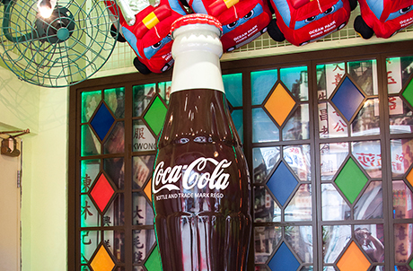 Photo 2: Ocean Park was awarded “Best Game Experience” award with the “Old Hong Kong Coca-Cola Ring Toss” game booth which provides a nostalgic experience for guests by leveraging the cultural context of Hong Kong in the '50s -'70s.