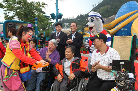 相片3：遊人於國際復康日暨海洋公園同樂日享受愉快一天