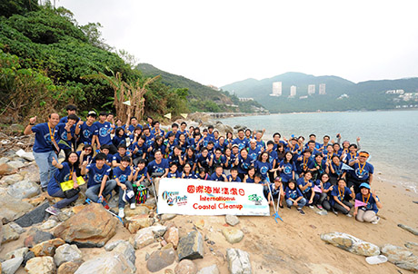圖一：清潔隊伍活動前於海灘合照